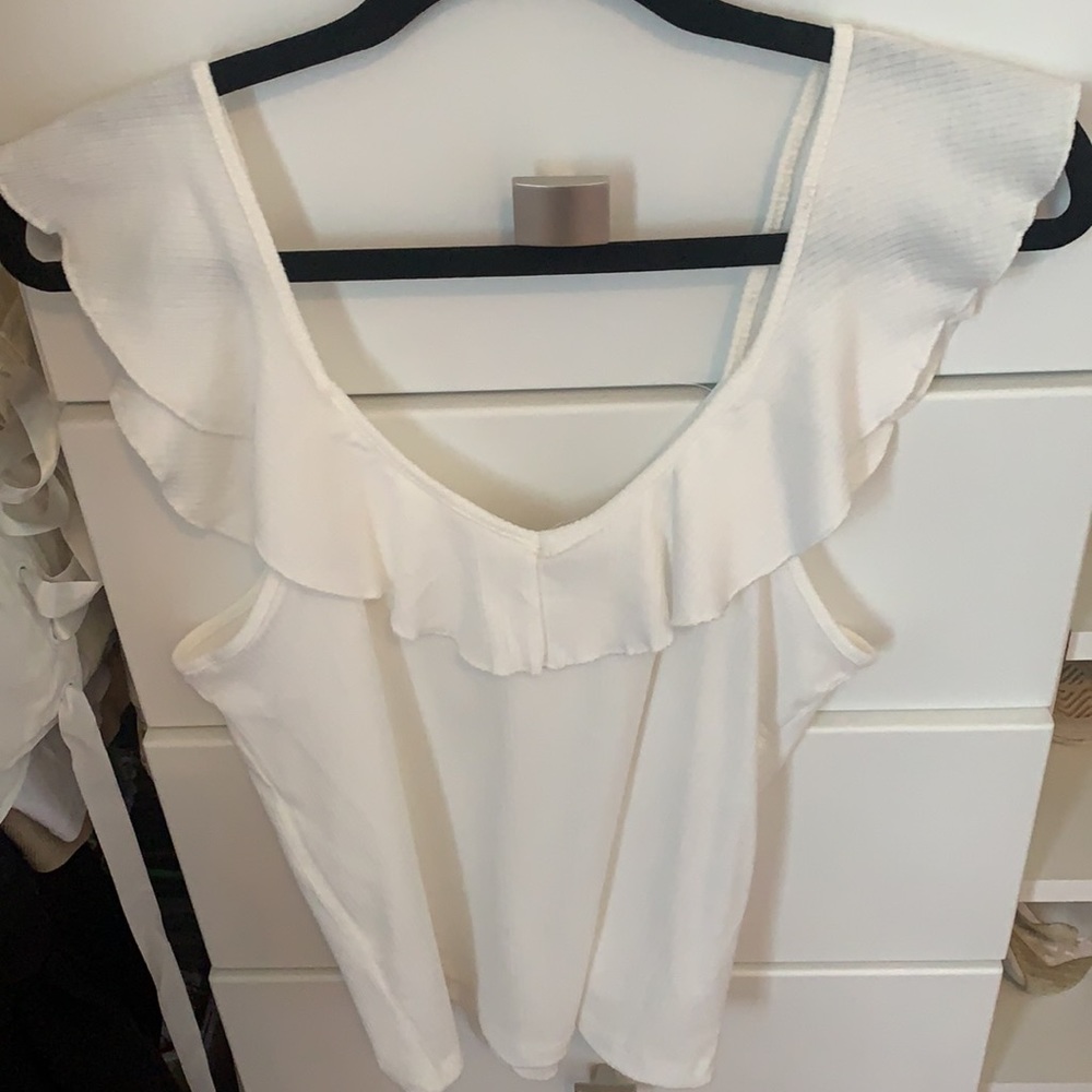 Trendsic Ruffled tank - Picture 2 of 2